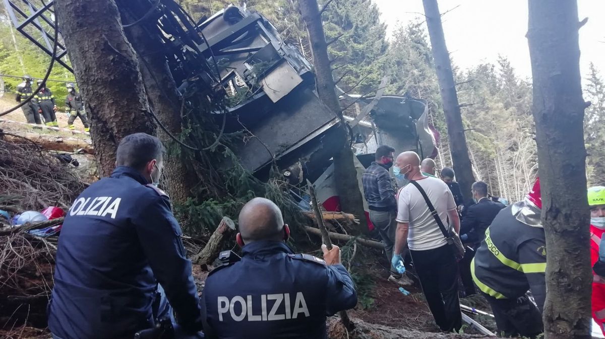 Na severu Itálie se utrhla lanovka. Počet obětí vzrostl na čtrnáct